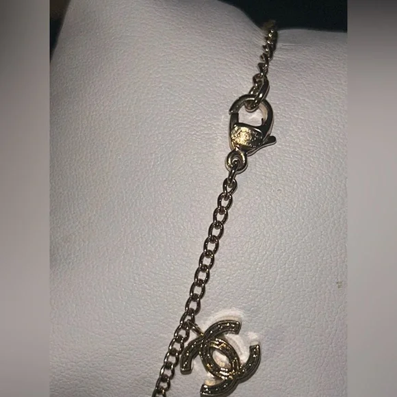 /traded/Chanel Matelasse CC Charm Bracelet in Gold Tone - Picture 11 of 16